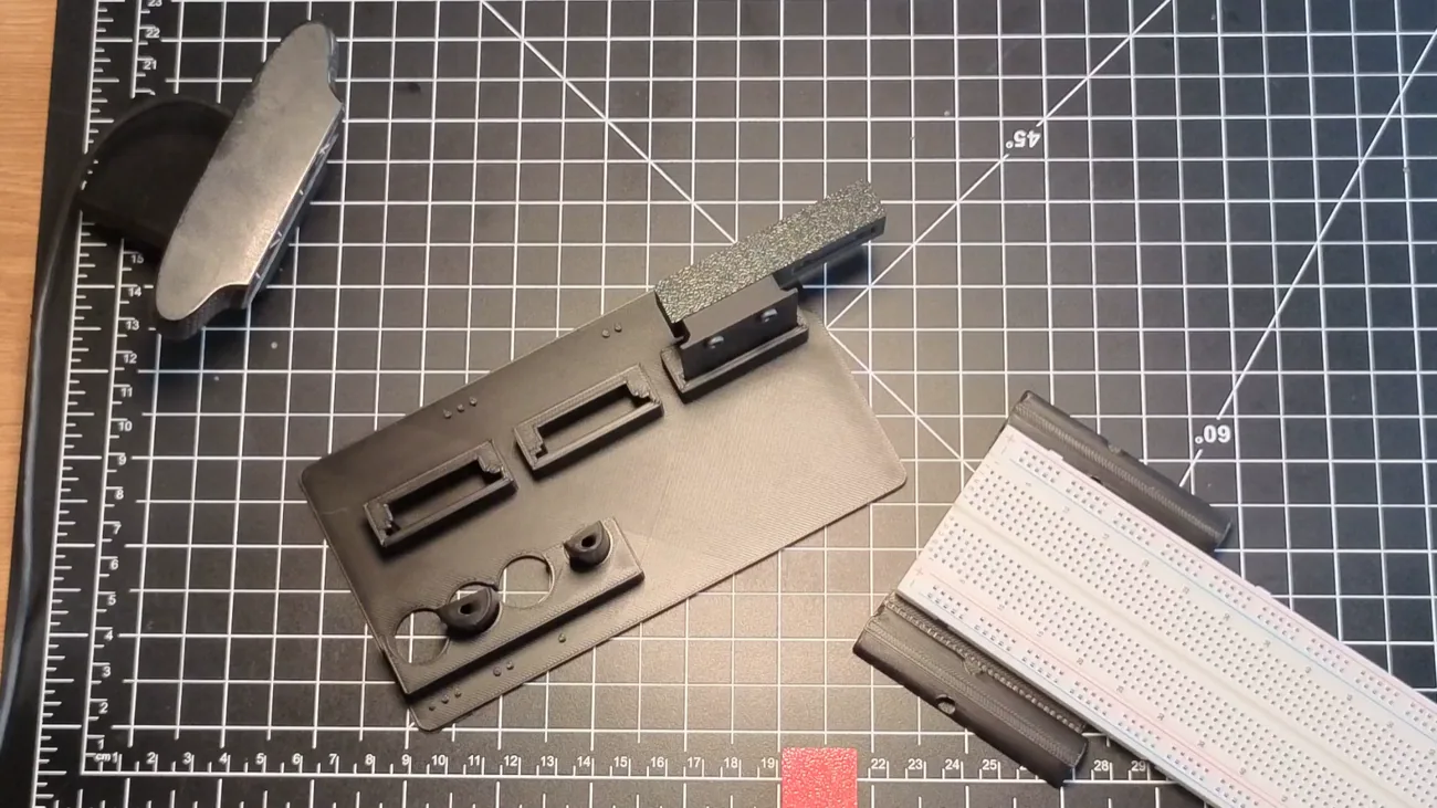 The fat bar seated in the coupon's sockets